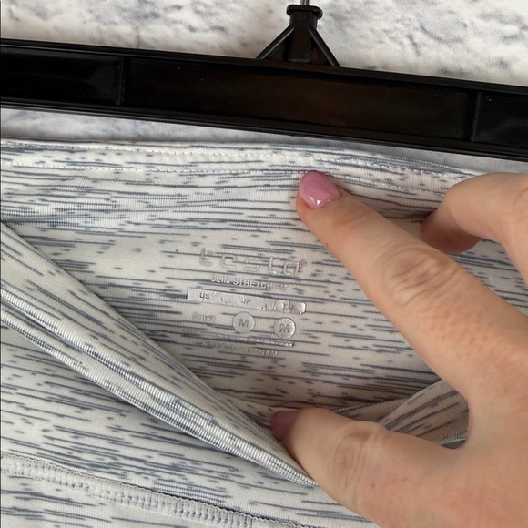 Tesla Gray and White Cropped Leggings Size Medium - Picture 2 of 5